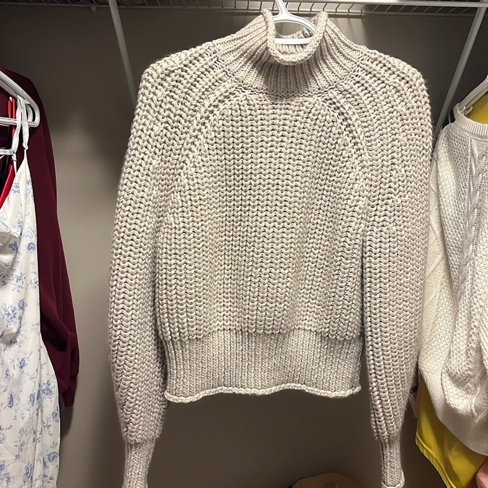 Super cute knit weater